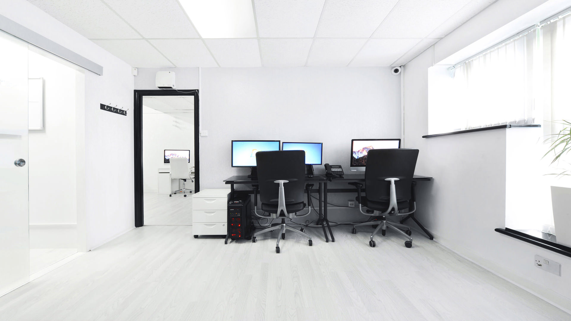 上海辦公室裝修純白色調(diào)攝影棚裝修設(shè)計(jì)-第2張圖片-上海古都建筑設(shè)計(jì)集團(tuán) 上海辦公室裝修純白色調(diào)攝影棚裝修設(shè)計(jì)-第2張圖片-上海古都建筑設(shè)計(jì)集團(tuán)