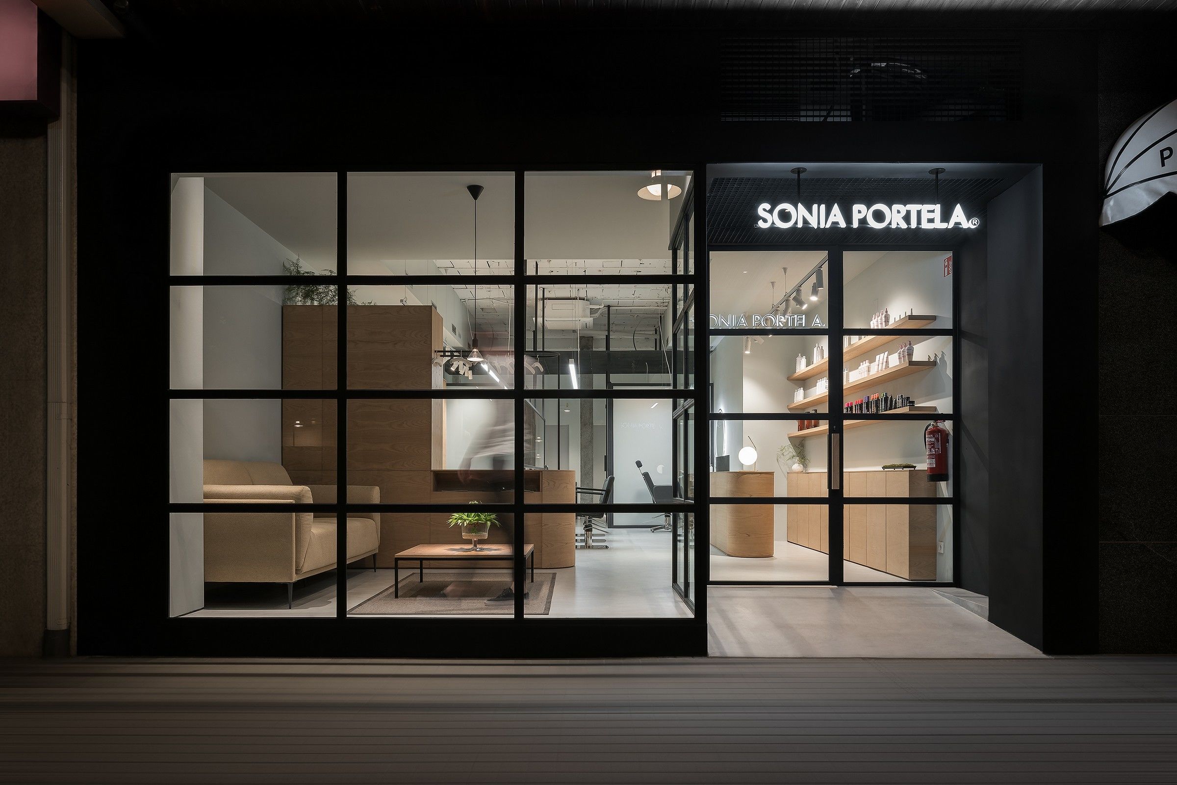 徐匯區(qū)120平簡約型發(fā)廊辦公室裝修設(shè)計(jì)-第3張圖片-上海古都建筑設(shè)計(jì)集團(tuán) 徐匯區(qū)120平簡約型發(fā)廊辦公室裝修設(shè)計(jì)-第3張圖片-上海古都建筑設(shè)計(jì)集團(tuán)