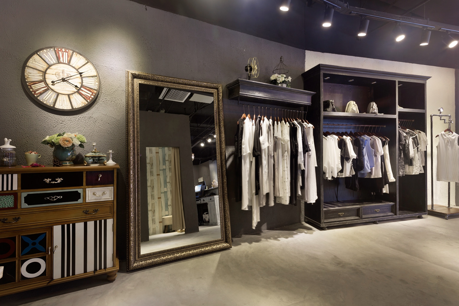 loft風(fēng)格女裝店裝修設(shè)計-第3張圖片-上海古都建筑設(shè)計集團