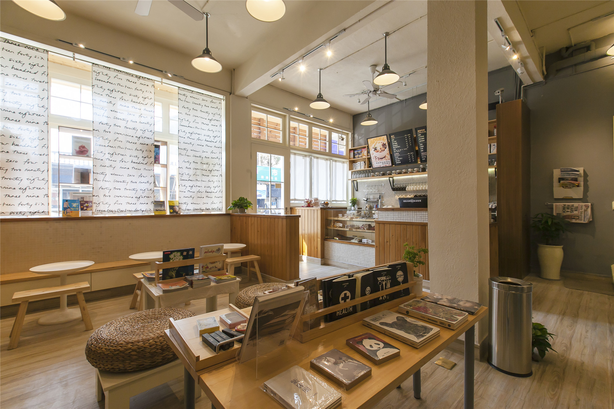 小型簡(jiǎn)約書店裝修設(shè)計(jì)-第1張圖片-上海古都建筑設(shè)計(jì)集團(tuán)