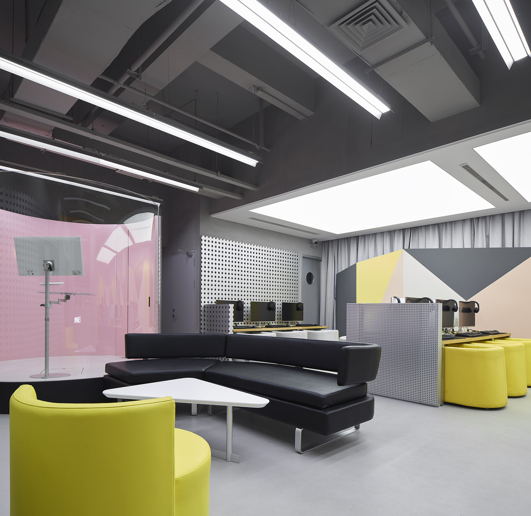 簡約時尚風(fēng)格網(wǎng)吧裝修設(shè)計-第4張圖片-上海古都建筑設(shè)計集團(tuán) 簡約時尚風(fēng)格網(wǎng)吧裝修設(shè)計-第4張圖片-上海古都建筑設(shè)計集團(tuán)