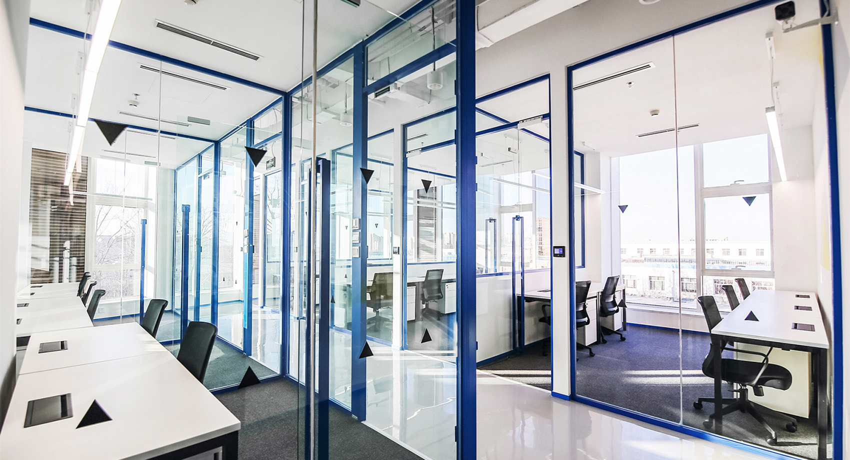 時(shí)尚簡(jiǎn)約公共辦公空間裝修設(shè)計(jì)-第3張圖片-上海古都建筑設(shè)計(jì)集團(tuán)